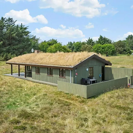 In Coastal Nature With Turf Roof *